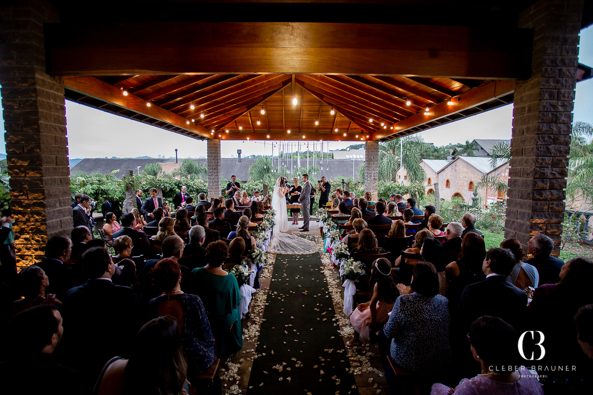 Casamento realizado na Casa Valduga, Vale dos Vinhedos, Bento Gonçalves. Fotos feitas por Cleber Brauner, fotógrafo de Garibaldi, Bento Gonçalves e todo estado do Rio Grande do Sul. Evento realizado em meios aos parreirais
