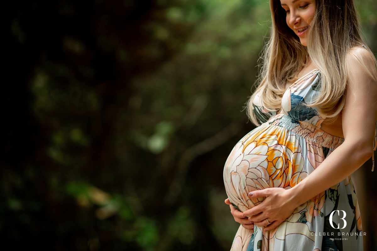 Ensaio gestante e de casal realizado na serra gaúcha e fotografado pelo fotógrafo Cleber Brauner, de Garibaldi. As fotos foram feitas no Lago Negro, em Gramado e no Condomínio Lage de Pedras, em Canela.