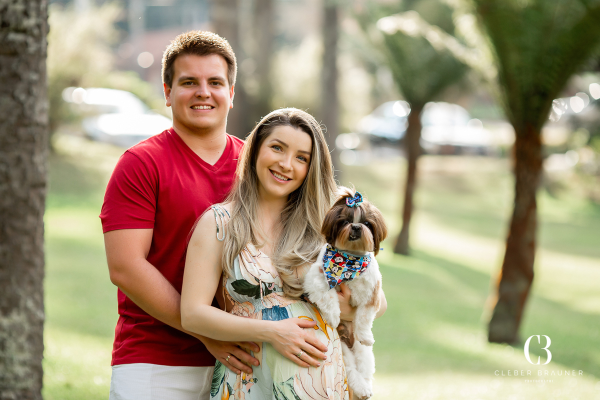 Ensaio gestante e de casal realizado na serra gaúcha e fotografado pelo fotógrafo Cleber Brauner, de Garibaldi. As fotos foram feitas no Lago Negro, em Gramado e no Condomínio Lage de Pedras, em Canela.
