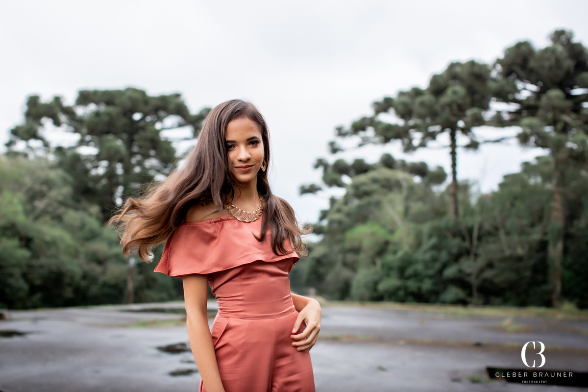 Ensaio externo de 15 anos pelo fotógrafo Cleber Brauner realizado nas cidades de Gramado e Canela. Fotos feitas nas ruínas do antigo cassino e no Lage de Pedras