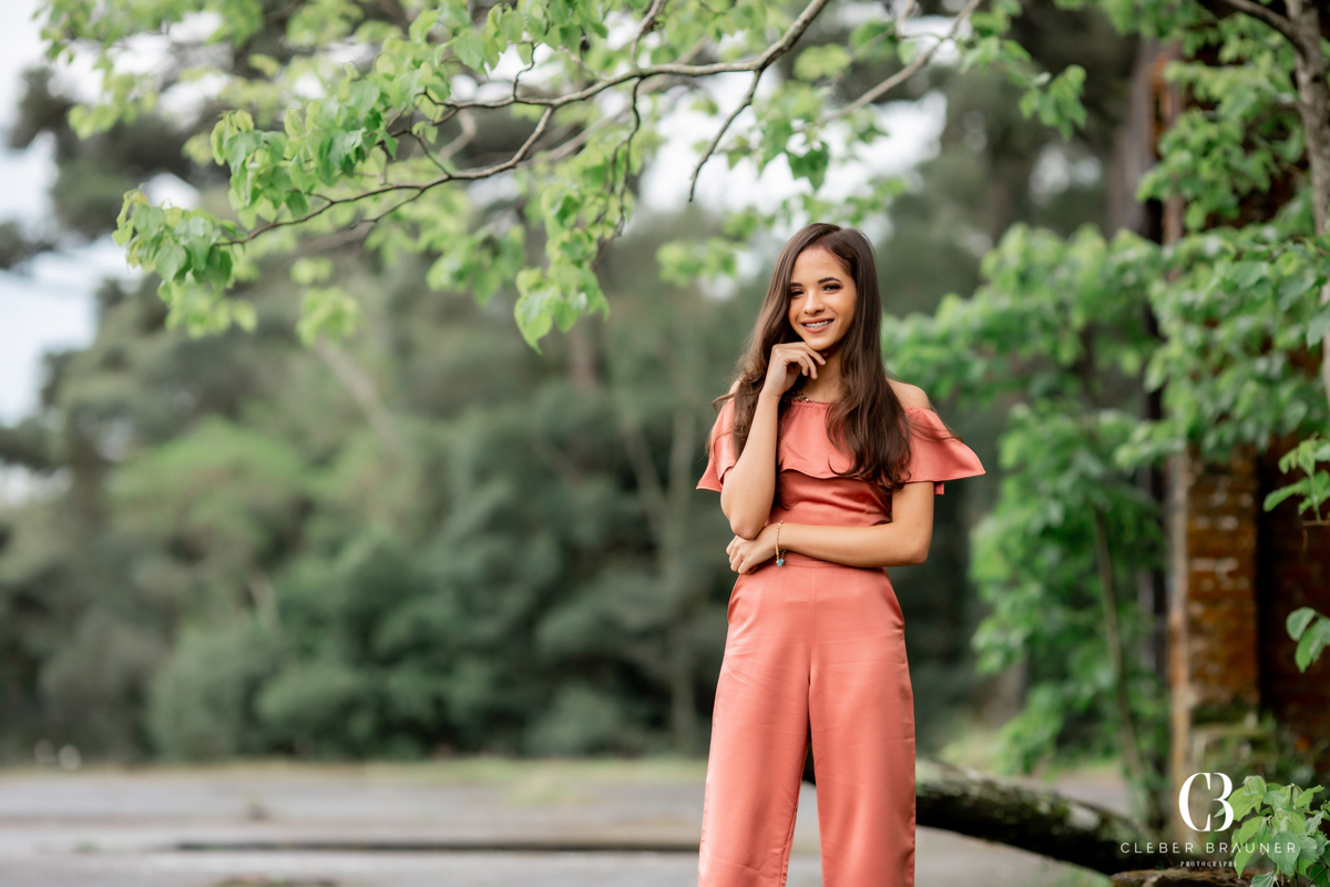 Ensaio externo de 15 anos pelo fotógrafo Cleber Brauner realizado nas cidades de Gramado e Canela. Fotos feitas nas ruínas do antigo cassino e no Lage de Pedras