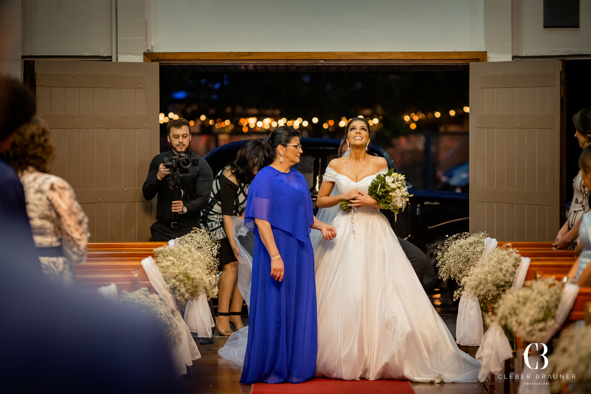 Casamento fotografado pelo fotógrafo Cleber Brauner, na cidade de Bento Gonçalves. Cerimonia realizada na Igreja São Bento e a recepção no Clube São Bento, cidade de Bento Gonçalves, Rio Grande do Sul