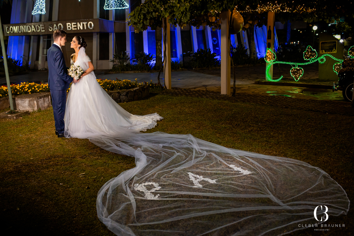 Casamento fotografado pelo fotógrafo Cleber Brauner, na cidade de Bento Gonçalves. Cerimonia realizada na Igreja São Bento e a recepção no Clube São Bento, cidade de Bento Gonçalves, Rio Grande do Sul