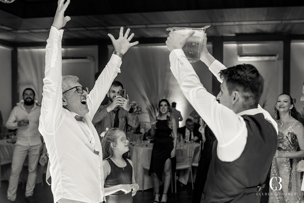 Casamento fotografado pelo fotógrafo Cleber Brauner, na cidade de Bento Gonçalves. Cerimonia realizada na Igreja São Bento e a recepção no Clube São Bento, cidade de Bento Gonçalves, Rio Grande do Sul