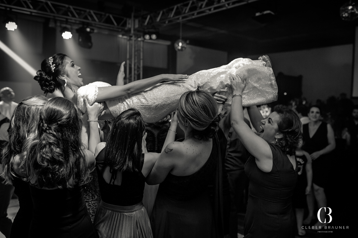 Casamento fotografado pelo fotógrafo Cleber Brauner, na cidade de Bento Gonçalves. Cerimonia realizada na Igreja São Bento e a recepção no Clube São Bento, cidade de Bento Gonçalves, Rio Grande do Sul