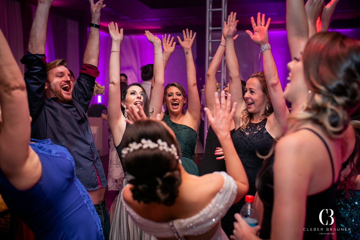 Casamento fotografado pelo fotógrafo Cleber Brauner, na cidade de Bento Gonçalves. Cerimonia realizada na Igreja São Bento e a recepção no Clube São Bento, cidade de Bento Gonçalves, Rio Grande do Sul