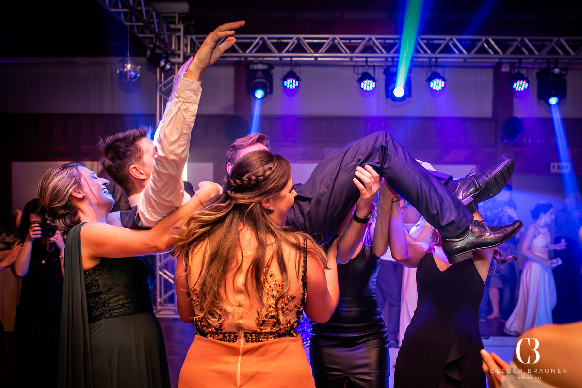 Casamento fotografado pelo fotógrafo Cleber Brauner, na cidade de Bento Gonçalves. Cerimonia realizada na Igreja São Bento e a recepção no Clube São Bento, cidade de Bento Gonçalves, Rio Grande do Sul
