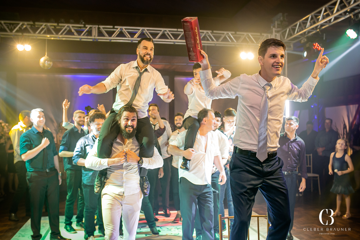 Casamento fotografado pelo fotógrafo Cleber Brauner, na cidade de Bento Gonçalves. Cerimonia realizada na Igreja São Bento e a recepção no Clube São Bento, cidade de Bento Gonçalves, Rio Grande do Sul