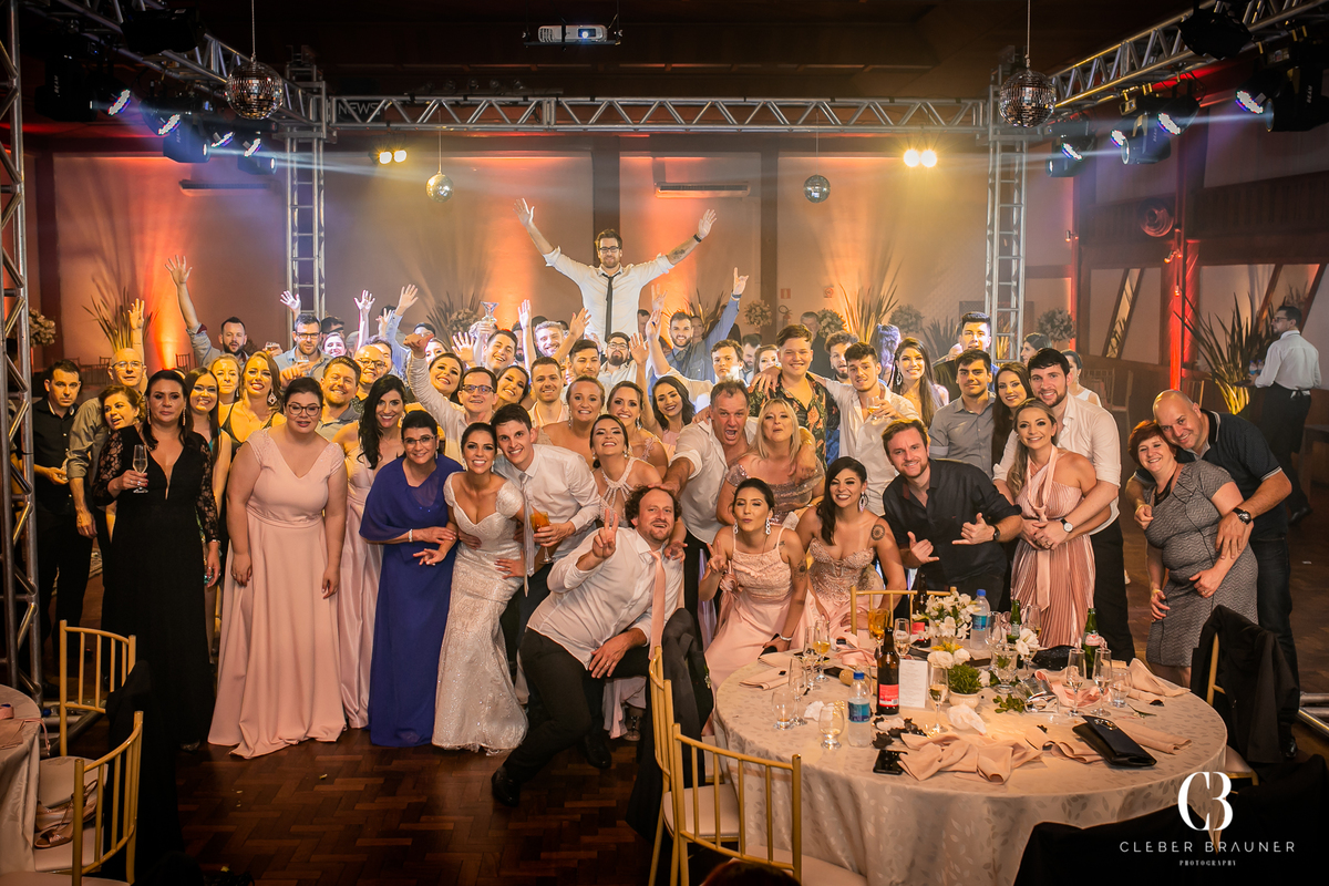 Casamento fotografado pelo fotógrafo Cleber Brauner, na cidade de Bento Gonçalves. Cerimonia realizada na Igreja São Bento e a recepção no Clube São Bento, cidade de Bento Gonçalves, Rio Grande do Sul