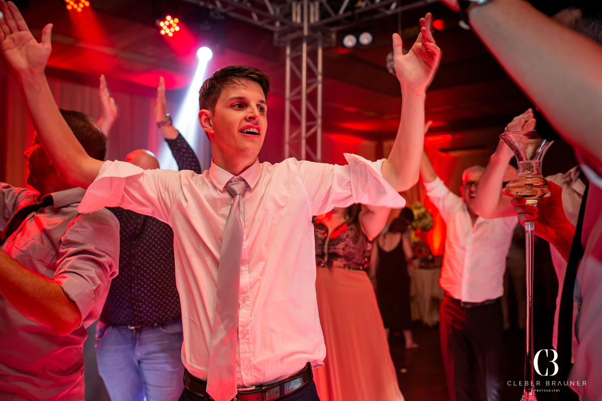 Casamento fotografado pelo fotógrafo Cleber Brauner, na cidade de Bento Gonçalves. Cerimonia realizada na Igreja São Bento e a recepção no Clube São Bento, cidade de Bento Gonçalves, Rio Grande do Sul