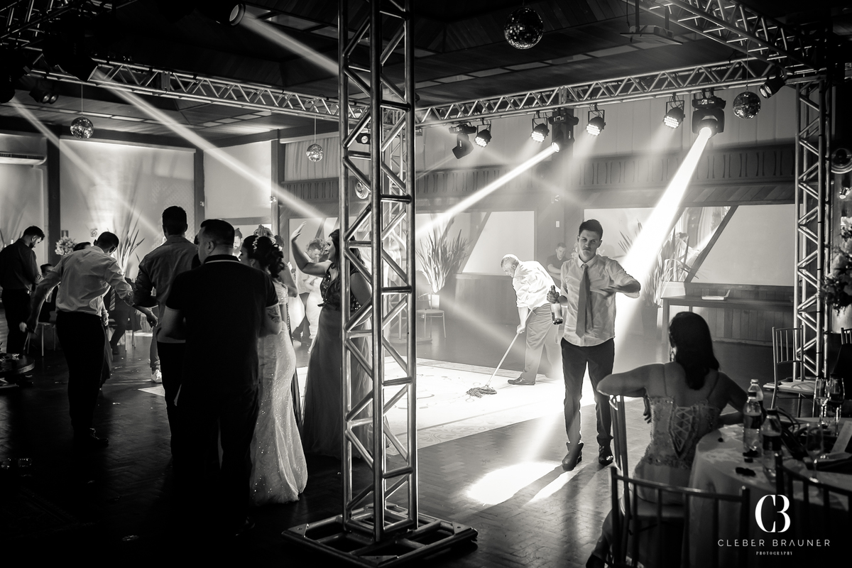 Casamento fotografado pelo fotógrafo Cleber Brauner, na cidade de Bento Gonçalves. Cerimonia realizada na Igreja São Bento e a recepção no Clube São Bento, cidade de Bento Gonçalves, Rio Grande do Sul