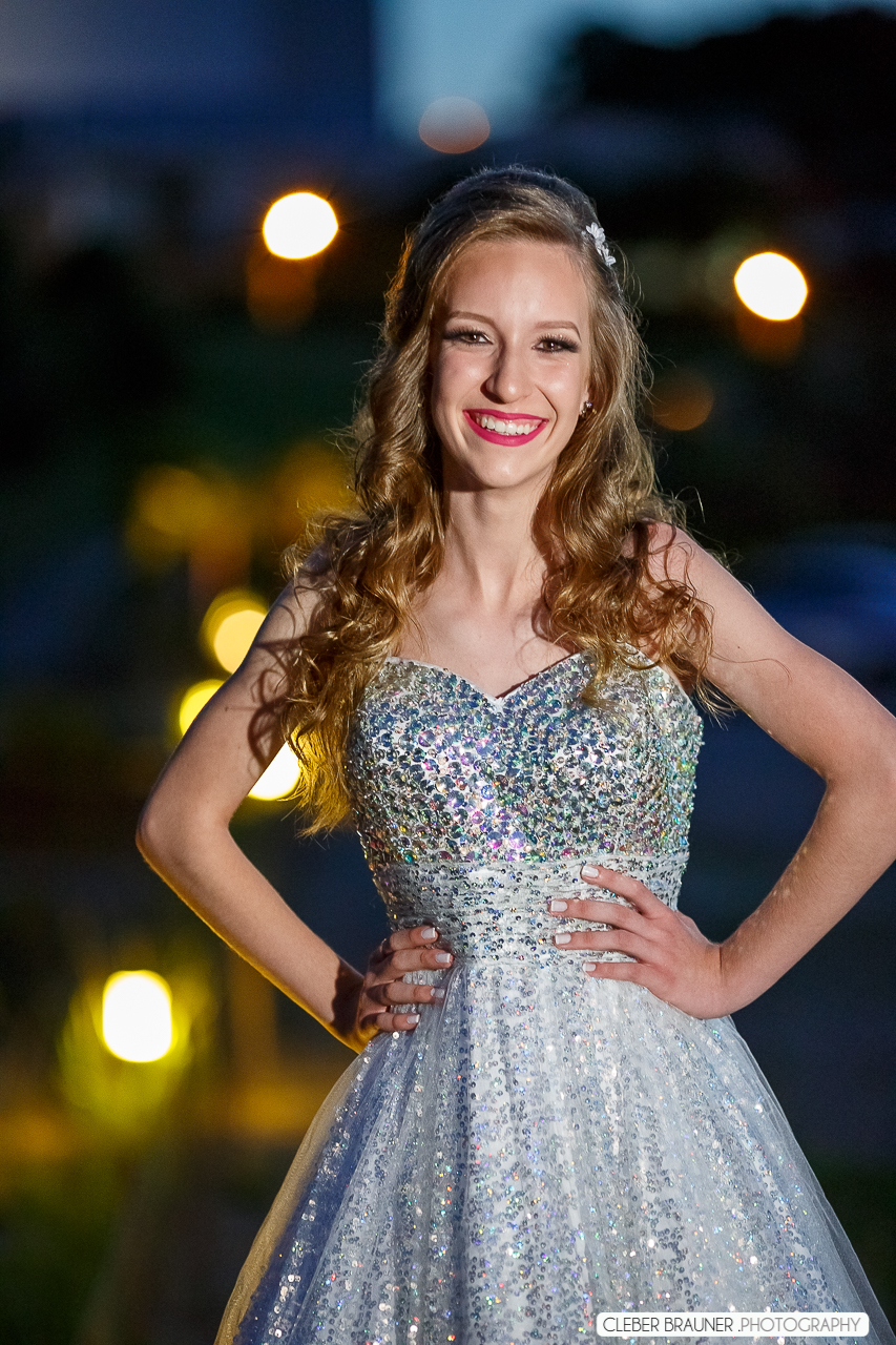 Linda festa de 15 anos fotografada pelo fotografo de casamento de caxias do sul Cleber Brauner, a Debutande estava
simplesmente linda a festa ocorreu na Vinícoça Lovara no Vale dos vinhedos em Bento Gonçalves.