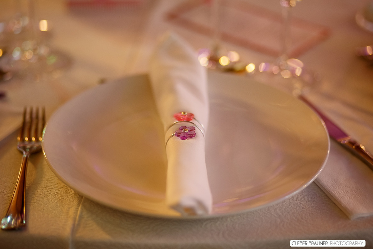 Linda festa de 15 anos fotografada pelo fotografo de casamento de caxias do sul Cleber Brauner, a Debutande estava
simplesmente linda a festa ocorreu na Vinícoça Lovara no Vale dos vinhedos em Bento Gonçalves.