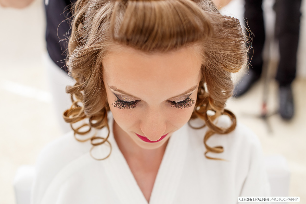 Linda festa de 15 anos fotografada pelo fotografo de casamento de caxias do sul Cleber Brauner, a Debutande estava
simplesmente linda a festa ocorreu na Vinícoça Lovara no Vale dos vinhedos em Bento Gonçalves.