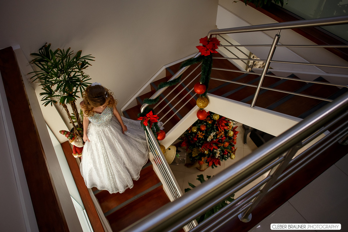 Linda festa de 15 anos fotografada pelo fotografo de casamento de caxias do sul Cleber Brauner, a Debutande estava
simplesmente linda a festa ocorreu na Vinícoça Lovara no Vale dos vinhedos em Bento Gonçalves.