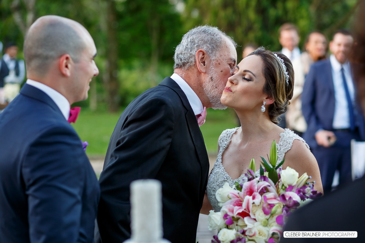 Lindo casamento fotografado na VinicolaCave de Pedra, em Bento Gonçalves na Serra Gaucha, pelo fotógrafo de casamento de Garibaldi Cleber Brauner.
