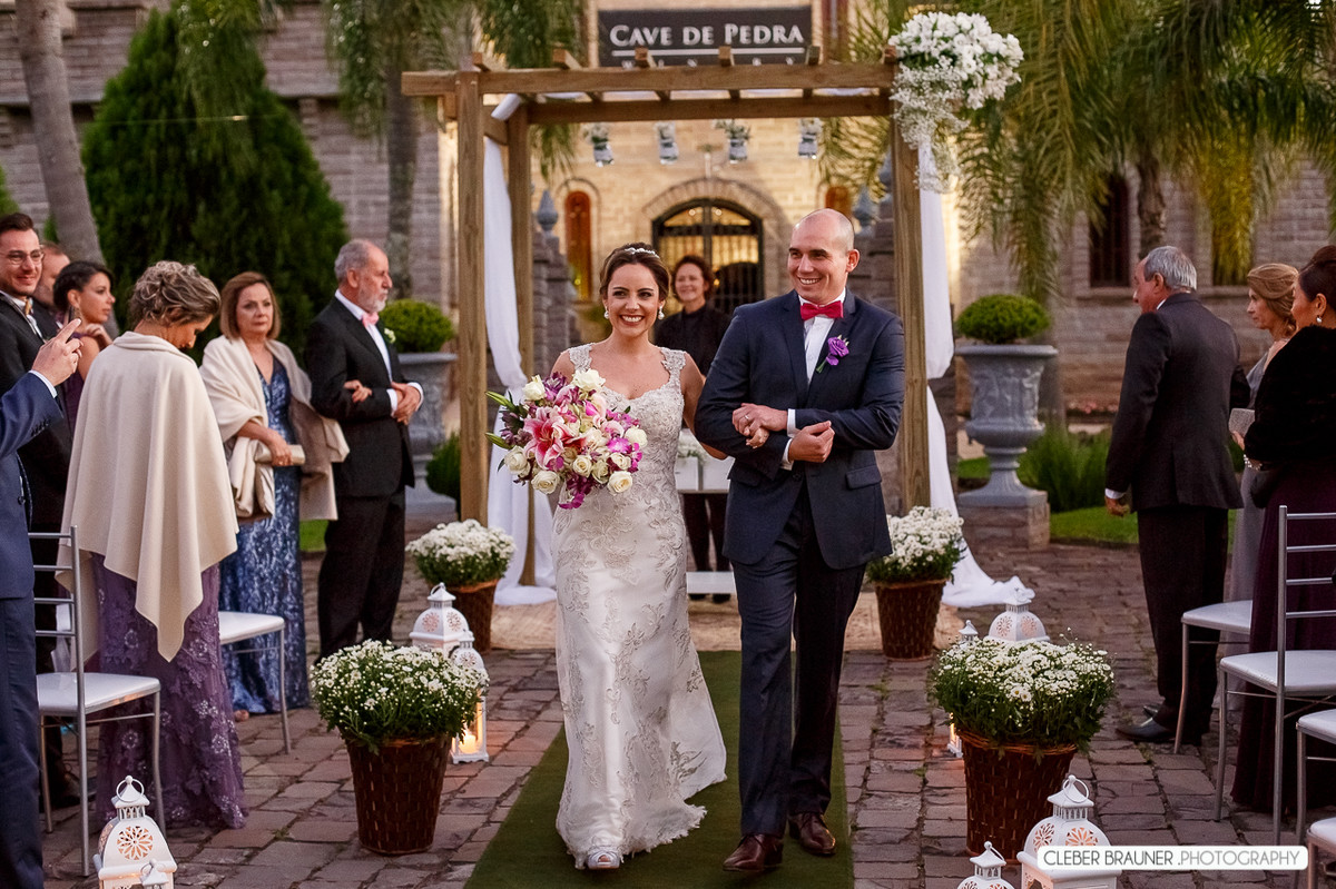 Lindo casamento fotografado na VinicolaCave de Pedra, em Bento Gonçalves na Serra Gaucha, pelo fotógrafo de casamento de Garibaldi Cleber Brauner.