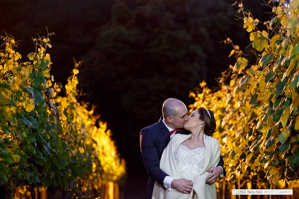 Lindo casamento fotografado na VinicolaCave de Pedra, em Bento Gonçalves na Serra Gaucha, pelo fotógrafo de casamento de Garibaldi Cleber Brauner.