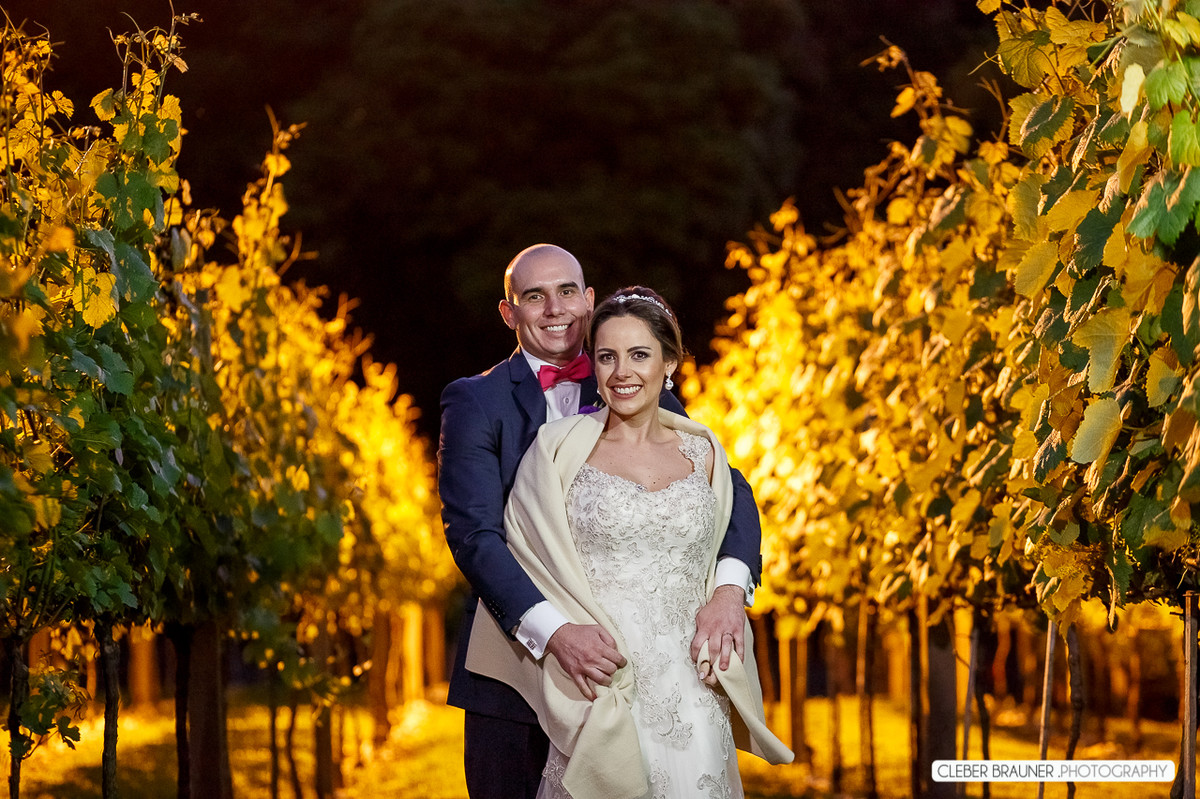 Lindo casamento fotografado na VinicolaCave de Pedra, em Bento Gonçalves na Serra Gaucha, pelo fotógrafo de casamento de Garibaldi Cleber Brauner.