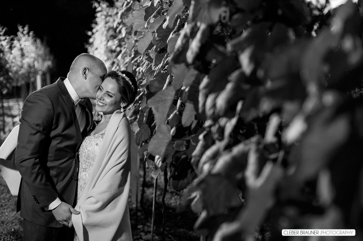 Lindo casamento fotografado na VinicolaCave de Pedra, em Bento Gonçalves na Serra Gaucha, pelo fotógrafo de casamento de Garibaldi Cleber Brauner.