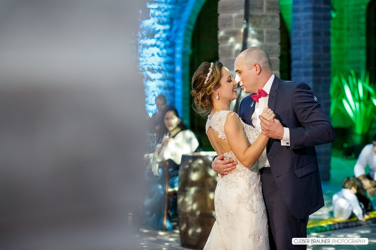 Lindo casamento fotografado na VinicolaCave de Pedra, em Bento Gonçalves na Serra Gaucha, pelo fotógrafo de casamento de Garibaldi Cleber Brauner.