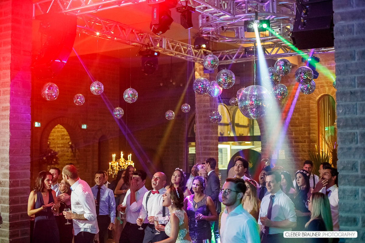 Lindo casamento fotografado na VinicolaCave de Pedra, em Bento Gonçalves na Serra Gaucha, pelo fotógrafo de casamento de Garibaldi Cleber Brauner.