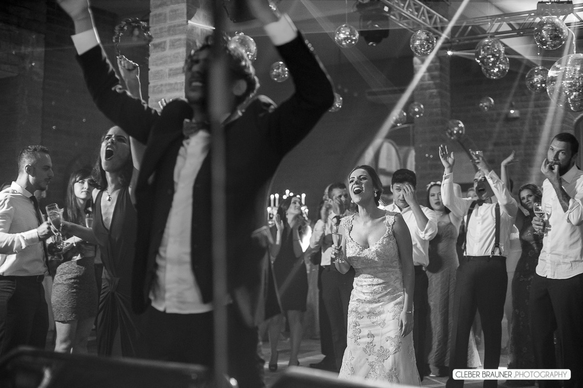 Lindo casamento fotografado na VinicolaCave de Pedra, em Bento Gonçalves na Serra Gaucha, pelo fotógrafo de casamento de Garibaldi Cleber Brauner.