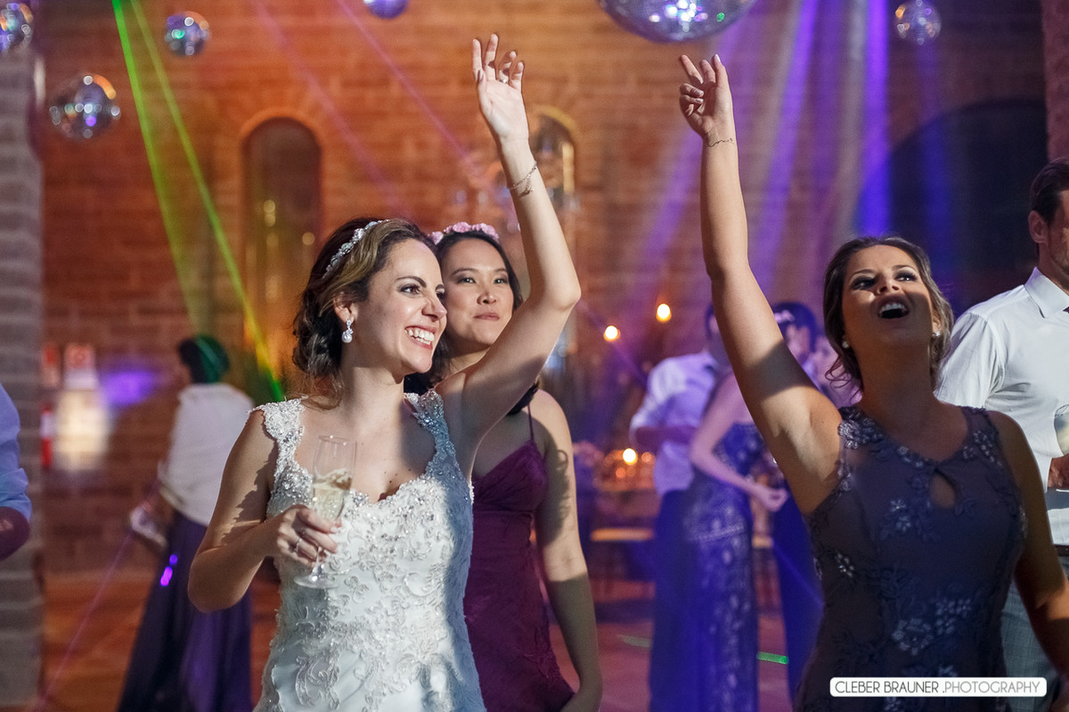 Lindo casamento fotografado na VinicolaCave de Pedra, em Bento Gonçalves na Serra Gaucha, pelo fotógrafo de casamento de Garibaldi Cleber Brauner.