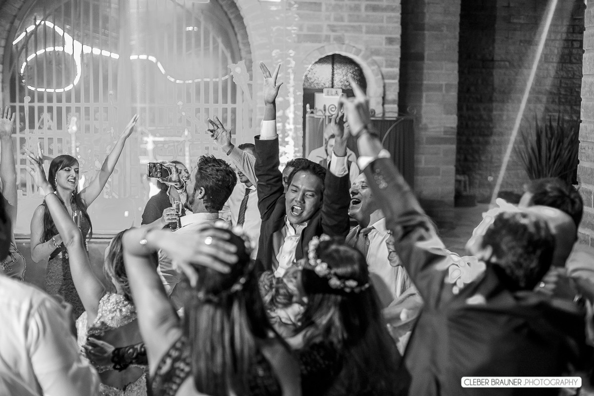 Lindo casamento fotografado na VinicolaCave de Pedra, em Bento Gonçalves na Serra Gaucha, pelo fotógrafo de casamento de Garibaldi Cleber Brauner.