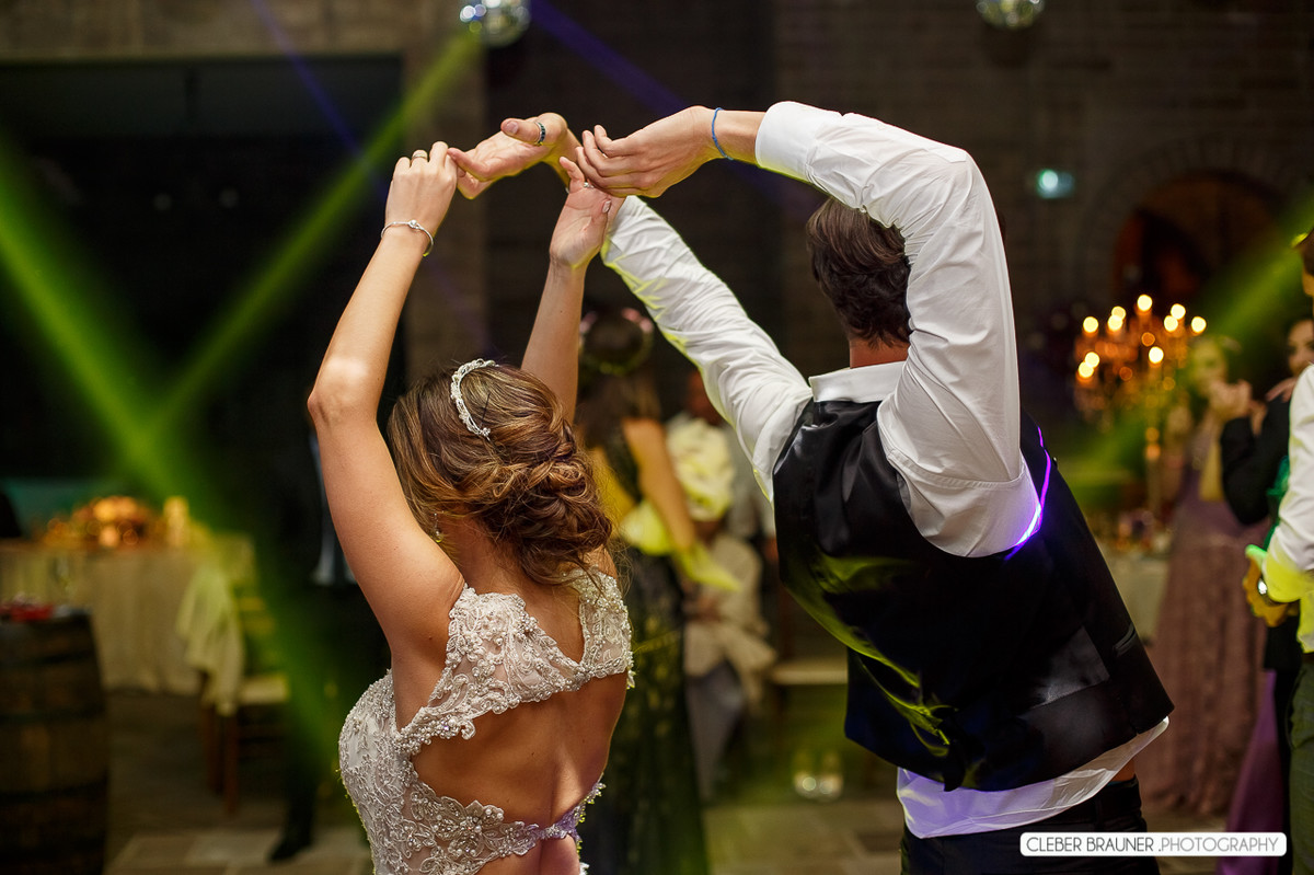 Lindo casamento fotografado na VinicolaCave de Pedra, em Bento Gonçalves na Serra Gaucha, pelo fotógrafo de casamento de Garibaldi Cleber Brauner.