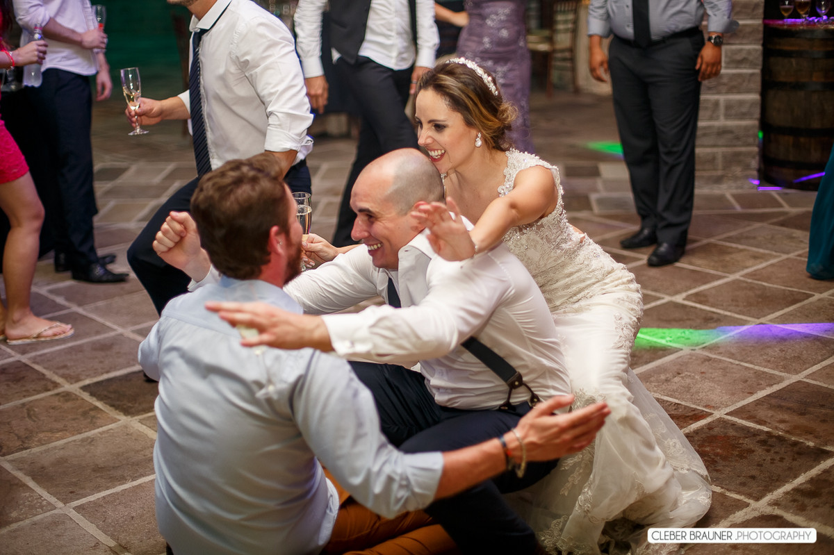 Lindo casamento fotografado na VinicolaCave de Pedra, em Bento Gonçalves na Serra Gaucha, pelo fotógrafo de casamento de Garibaldi Cleber Brauner.