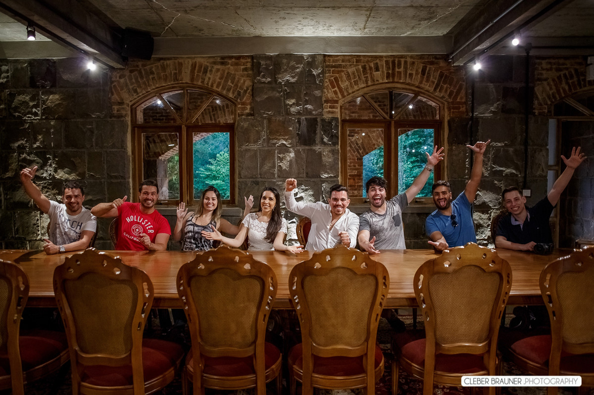 Lindo ensaio de casal, estilo trash the dress, fotos feitas pelo fotógrafo Cleber Brauner, o ensaio foi realizado na Caza Wilfrido em Gramado -Rs