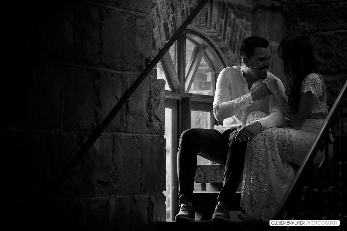 Lindo ensaio de casal, estilo trash the dress, fotos feitas pelo fotógrafo Cleber Brauner, o ensaio foi realizado na Caza Wilfrido em Gramado -Rs