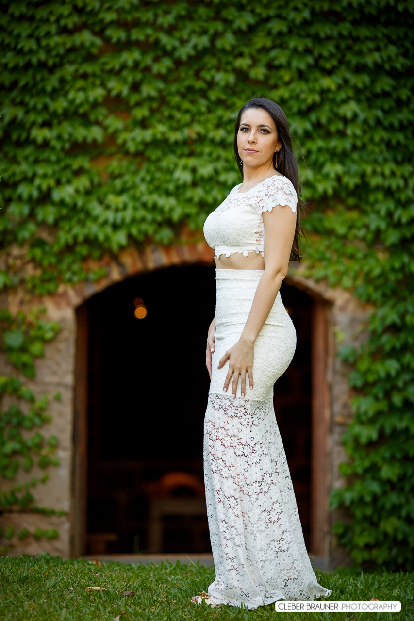 Lindo ensaio de casal, estilo trash the dress, fotos feitas pelo fotógrafo Cleber Brauner, o ensaio foi realizado na Caza Wilfrido em Gramado -Rs