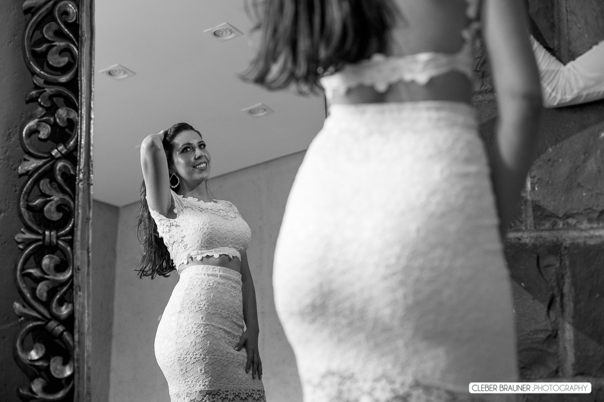 Lindo ensaio de casal, estilo trash the dress, fotos feitas pelo fotógrafo Cleber Brauner, o ensaio foi realizado na Caza Wilfrido em Gramado -Rs