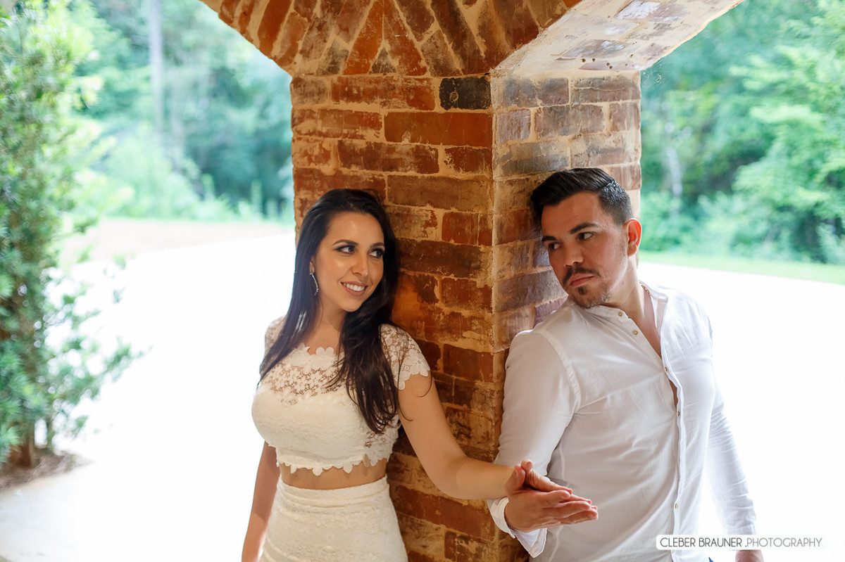 Lindo ensaio de casal, estilo trash the dress, fotos feitas pelo fotógrafo Cleber Brauner, o ensaio foi realizado na Caza Wilfrido em Gramado -Rs