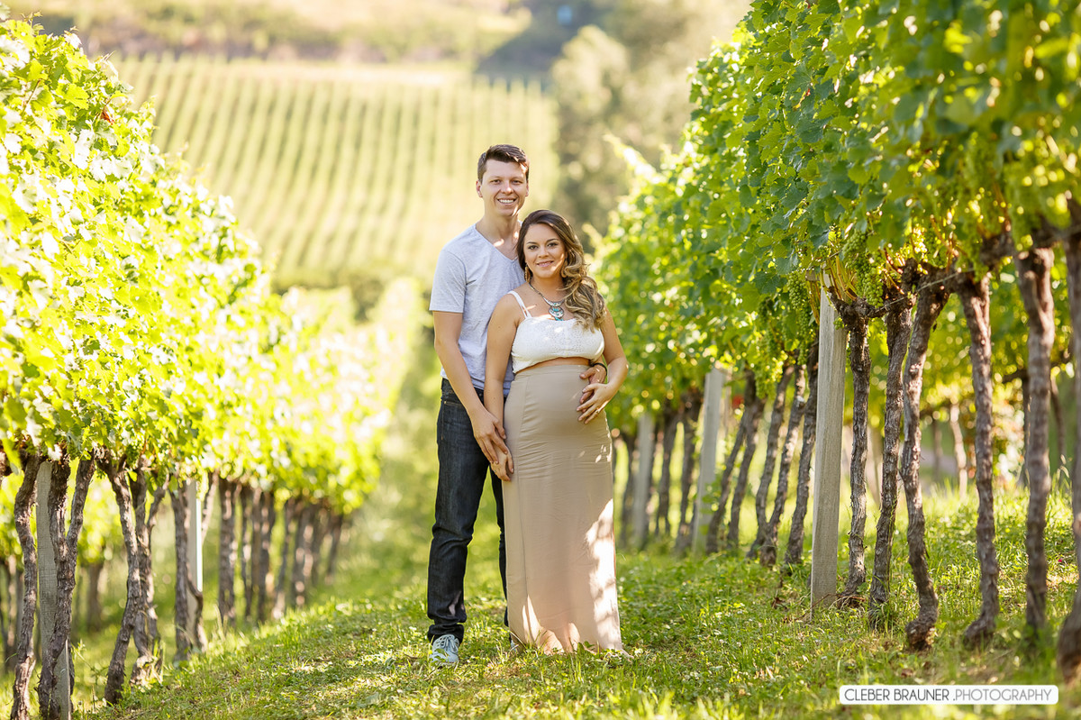 Lindo ensaio gestante fotografado na vinicola valduga em Bento Gonçalves Rs, pelo fotógrafo de casamento de Caxias do Sul Cleber Brauner