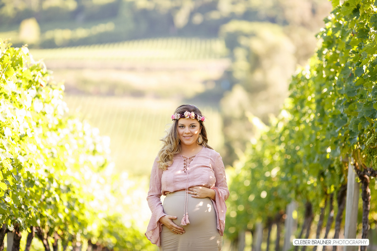 Lindo ensaio gestante fotografado na vinicola valduga em Bento Gonçalves Rs, pelo fotógrafo de casamento de Caxias do Sul Cleber Brauner