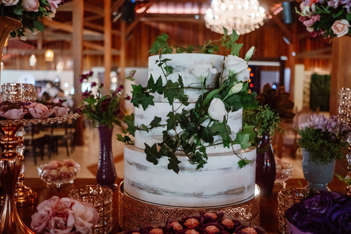 Casamento no Espaço Ravena Garden da Simone e do Charles registrado pela Amazing Fotografia
