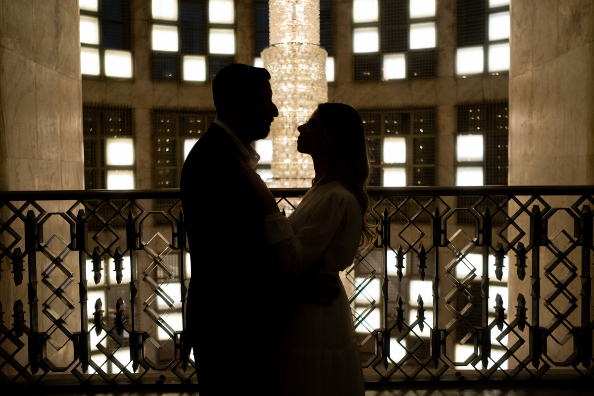 Ensaio Pre Wedding no Farol Santander no Centro de São Paulo da Isabelle e do Mauricio