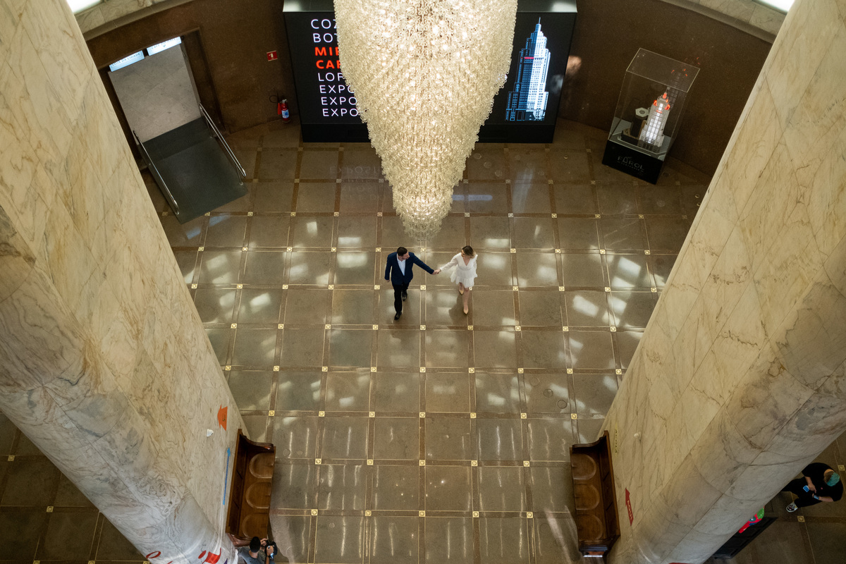 Ensaio Pre Wedding no Farol Santander no Centro de São Paulo da Isabelle e do Mauricio