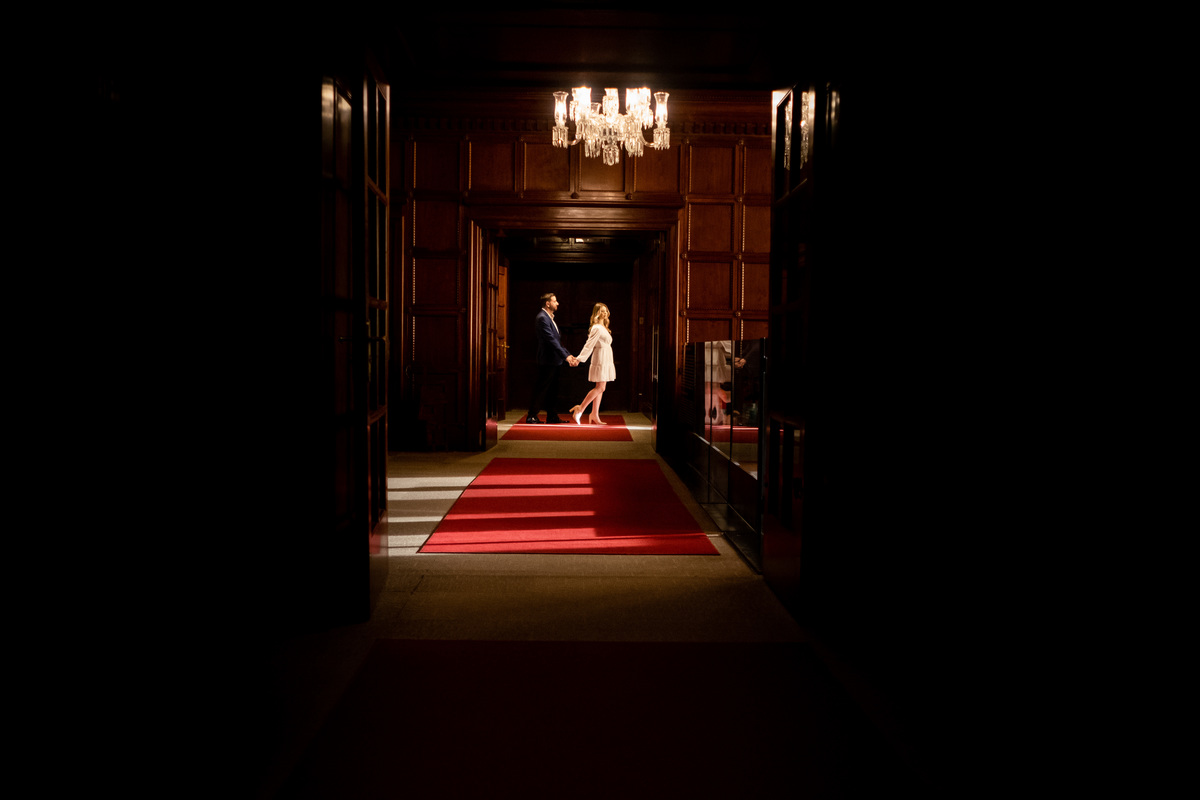 Ensaio Pre Wedding no Farol Santander no Centro de São Paulo da Isabelle e do Mauricio