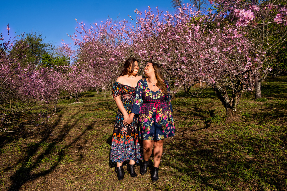 Ensaio Pre Wedding no Parque do Carmo realizado na Festa das Cerejeiras da Tamara e da Lorena
