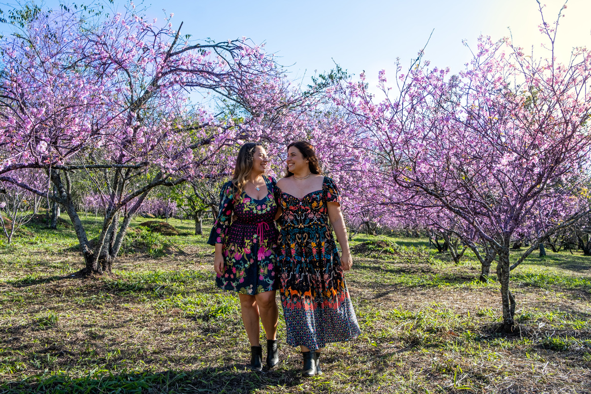Ensaio Pre Wedding no Parque do Carmo realizado na Festa das Cerejeiras da Tamara e da Lorena