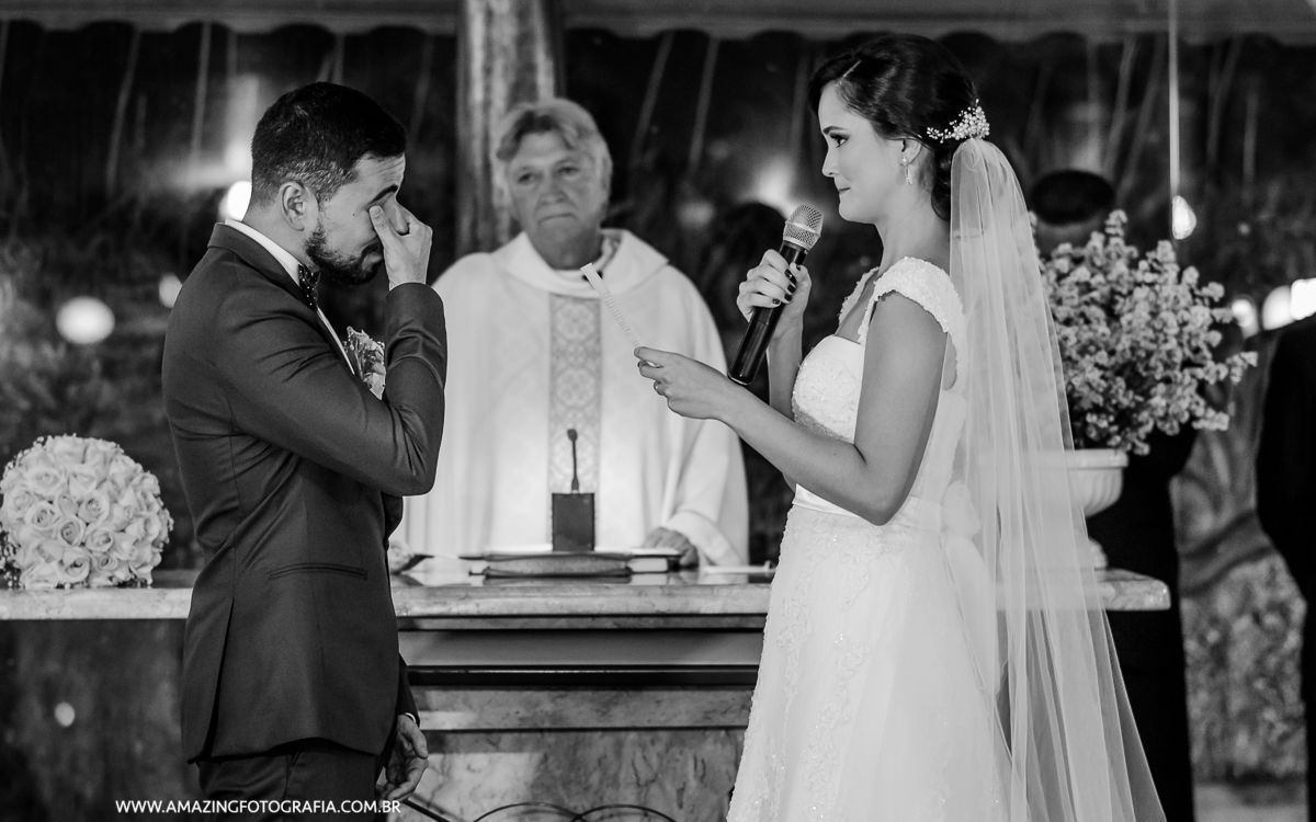 Votos de Casamento Emocionante clicado pela Amazing Fotografia no Mon Chale