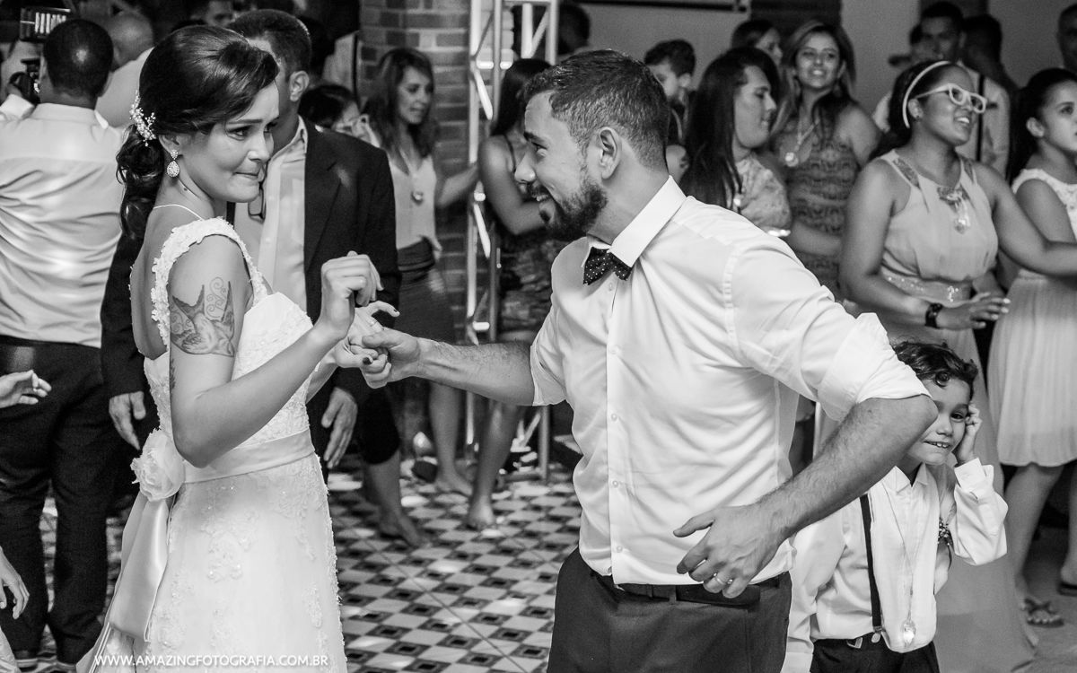 Amazing Fotografia registrando a Balada de Casamento no Mon Chale