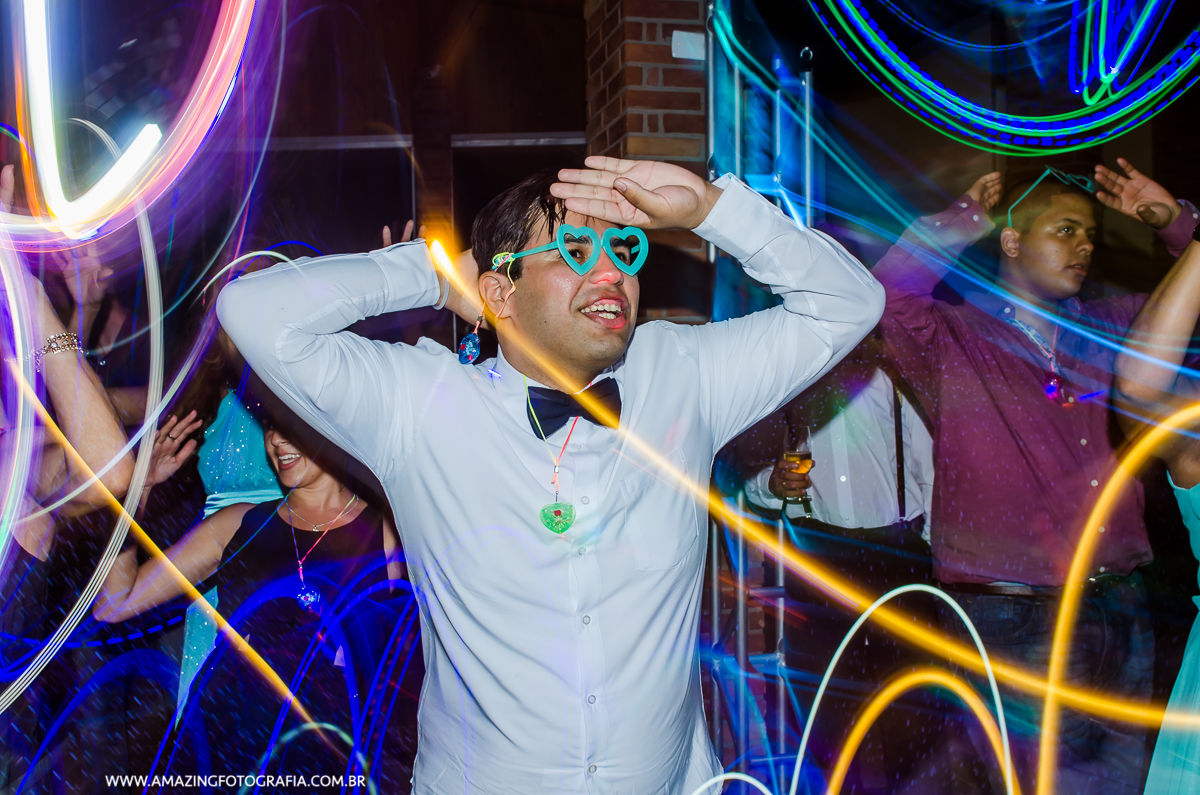 Fotografo de Casamento registrando a animação da Balada