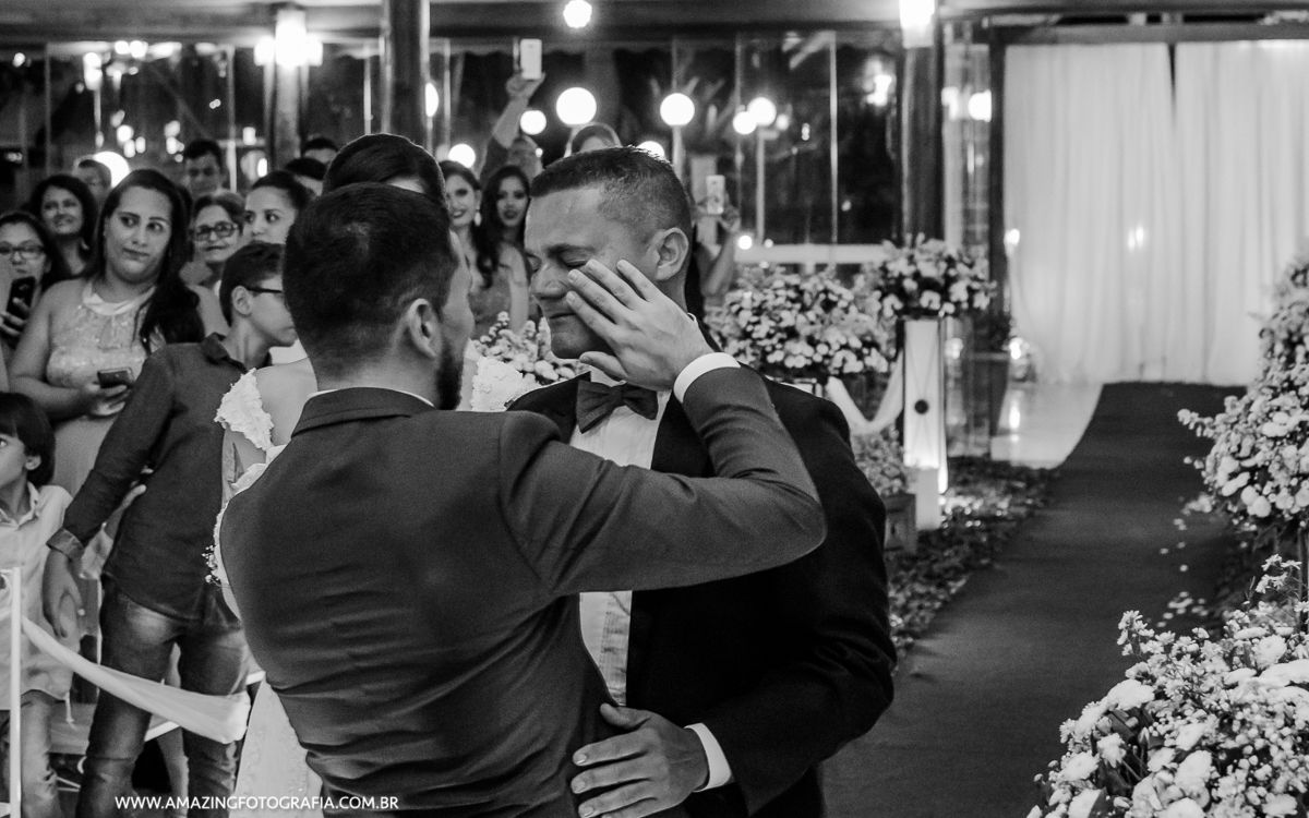 Lagrimas e Alegria fizeram parte deste lindo Casamento registrado pela Amazing Fotografia