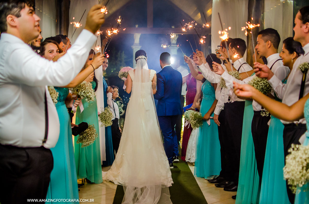 Saida dos Noivos que emociona no Mon Chale