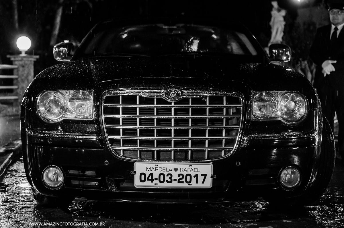 Fotografo de Casamento no sitio mon chale registrando a placa do carro